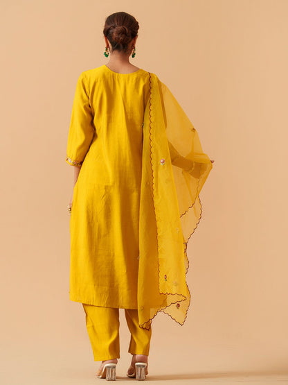 Dhiyona PD Women Embroidered Kurta With Trousers & Dupatta