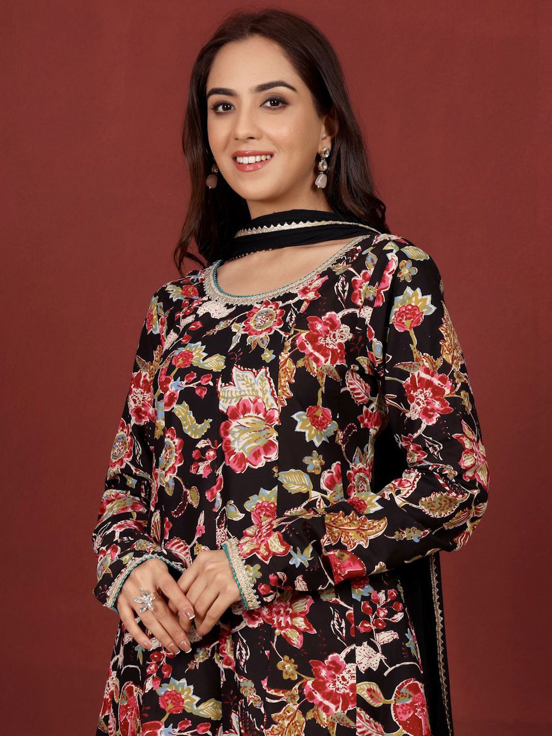 Dhiyona VA Women'sFloral Printed Thread Work Pure Cotton Kurta With Trousers & Dupatta