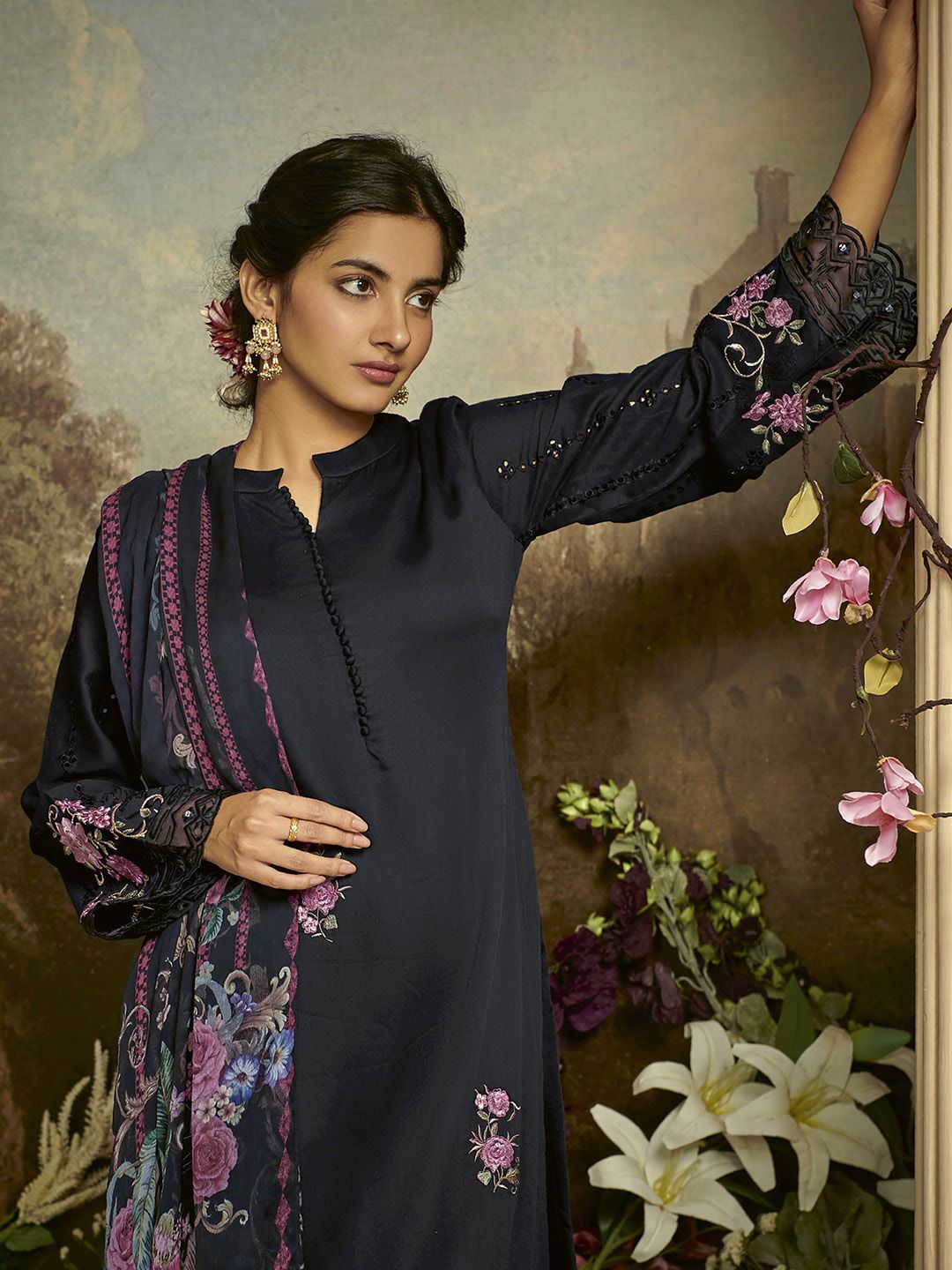 Dhiyona IE Floral Embroidered Regular Thread Work Kurta with Trousers & Dupatta