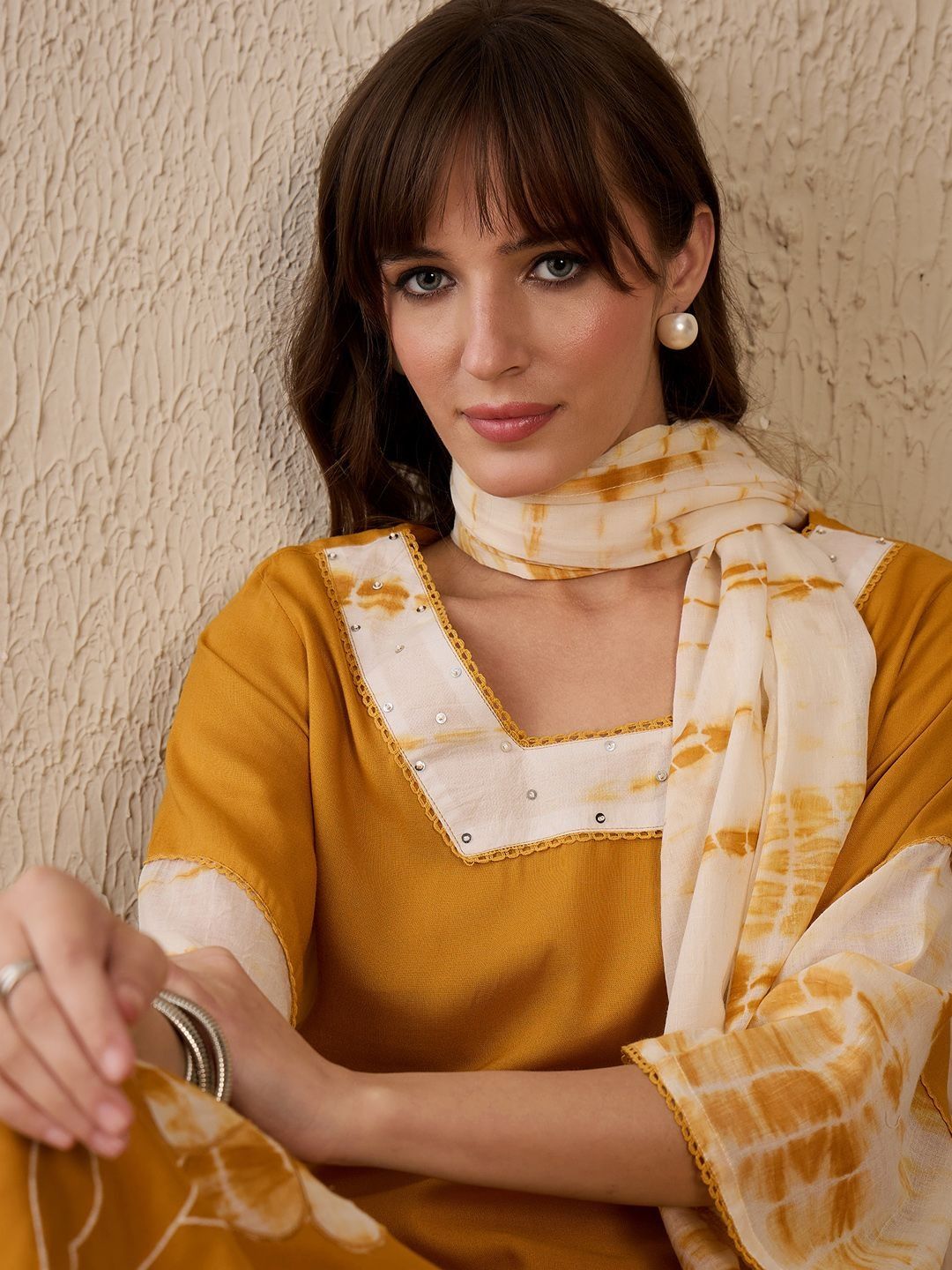 Women Floral Printed Regular Kurta with Trousers & With Dupatta