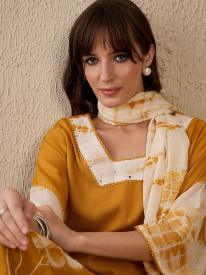 Women Floral Printed Regular Kurta with Trousers & With Dupatta