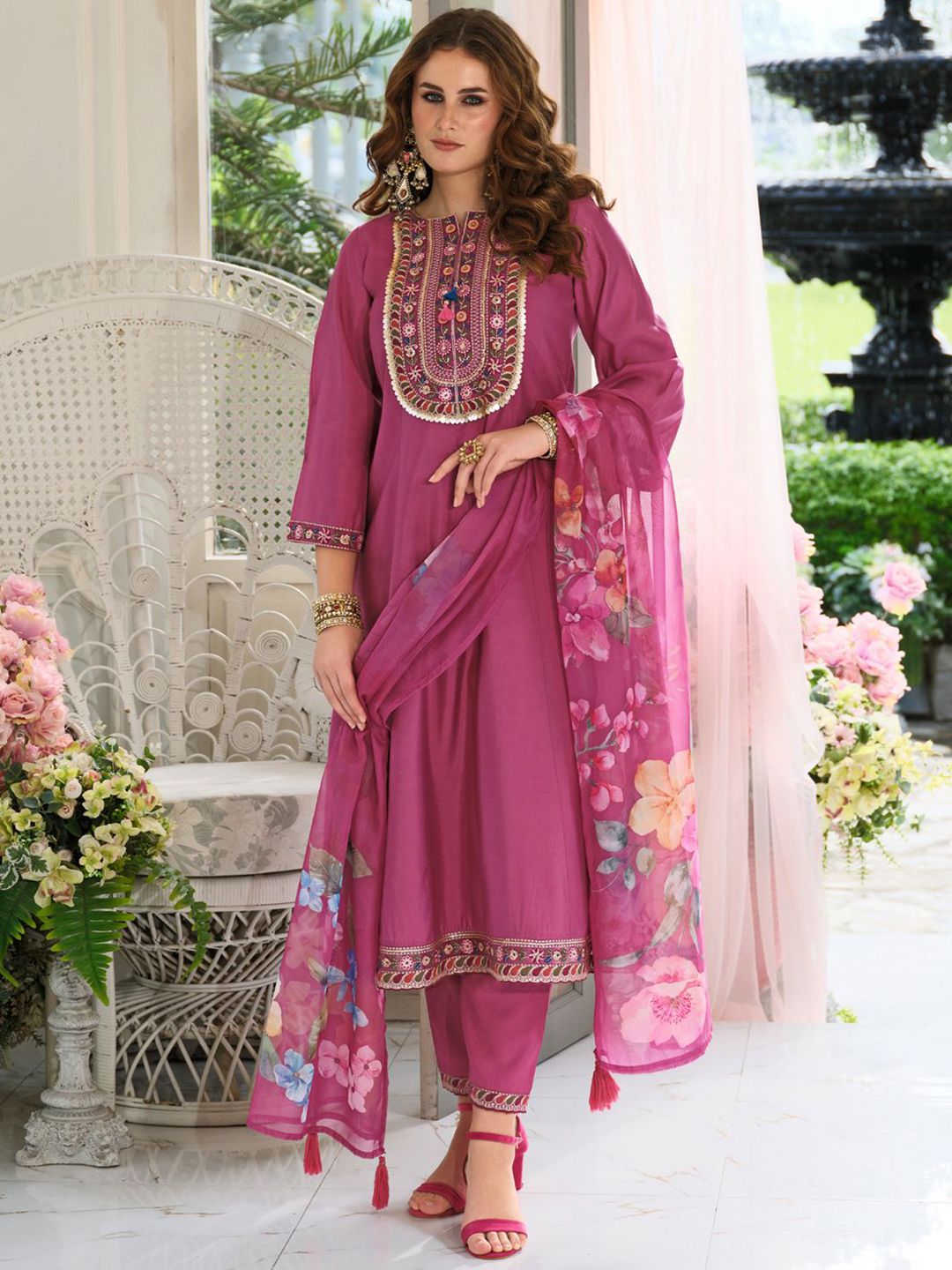 Dhiyona IE Women's Women Floral Embroidered Kurta with Trousers & Dupatta