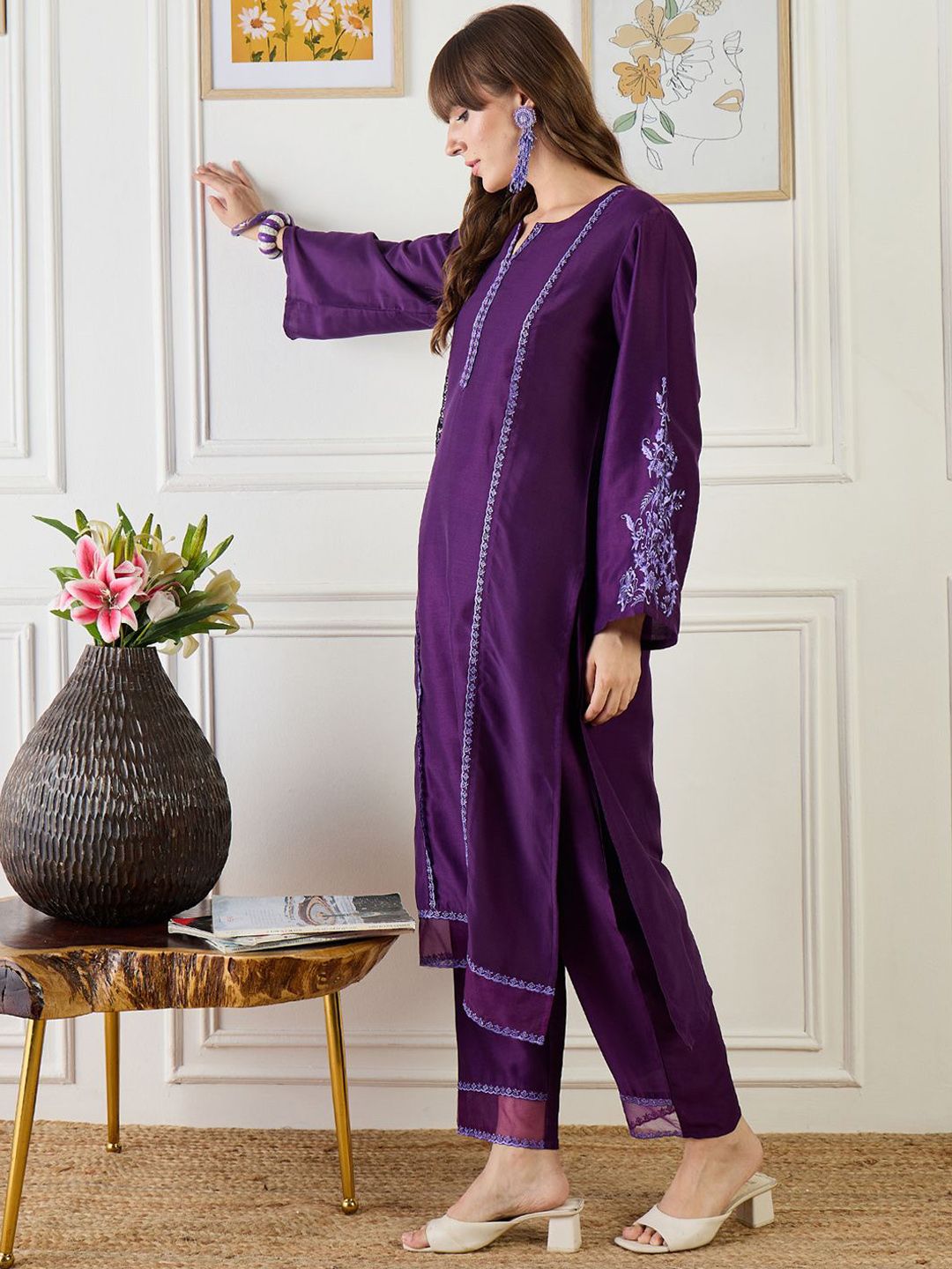 Ethnic Motifs Embroidered Straight Thread Work Kurta With Trouser