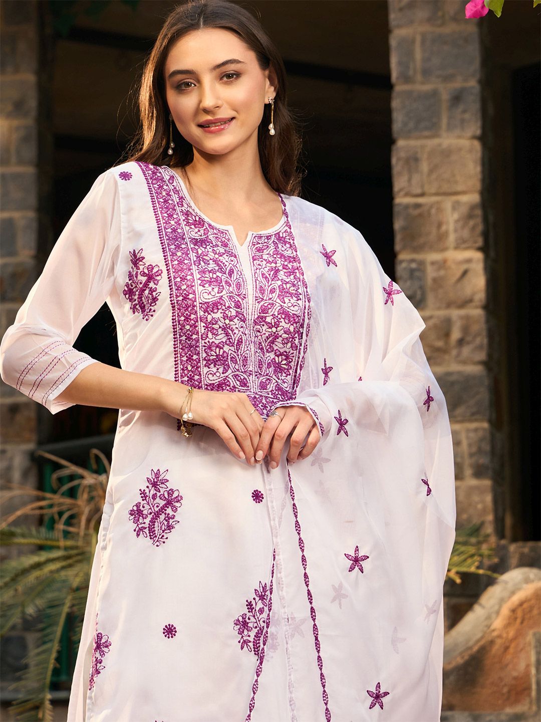 Dhiyona IE Women Floral Embroidered Regular Thread Work Kurta with Trousers & With Dupatta