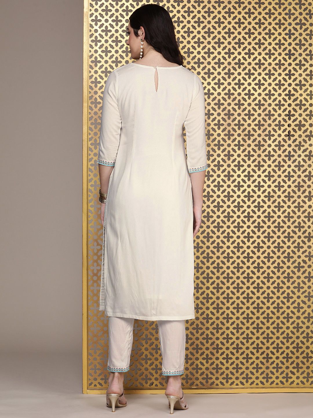 Dhiyona PD Women Women Jashn Paisley Yoke Design Thread Work Kurta With Trousers