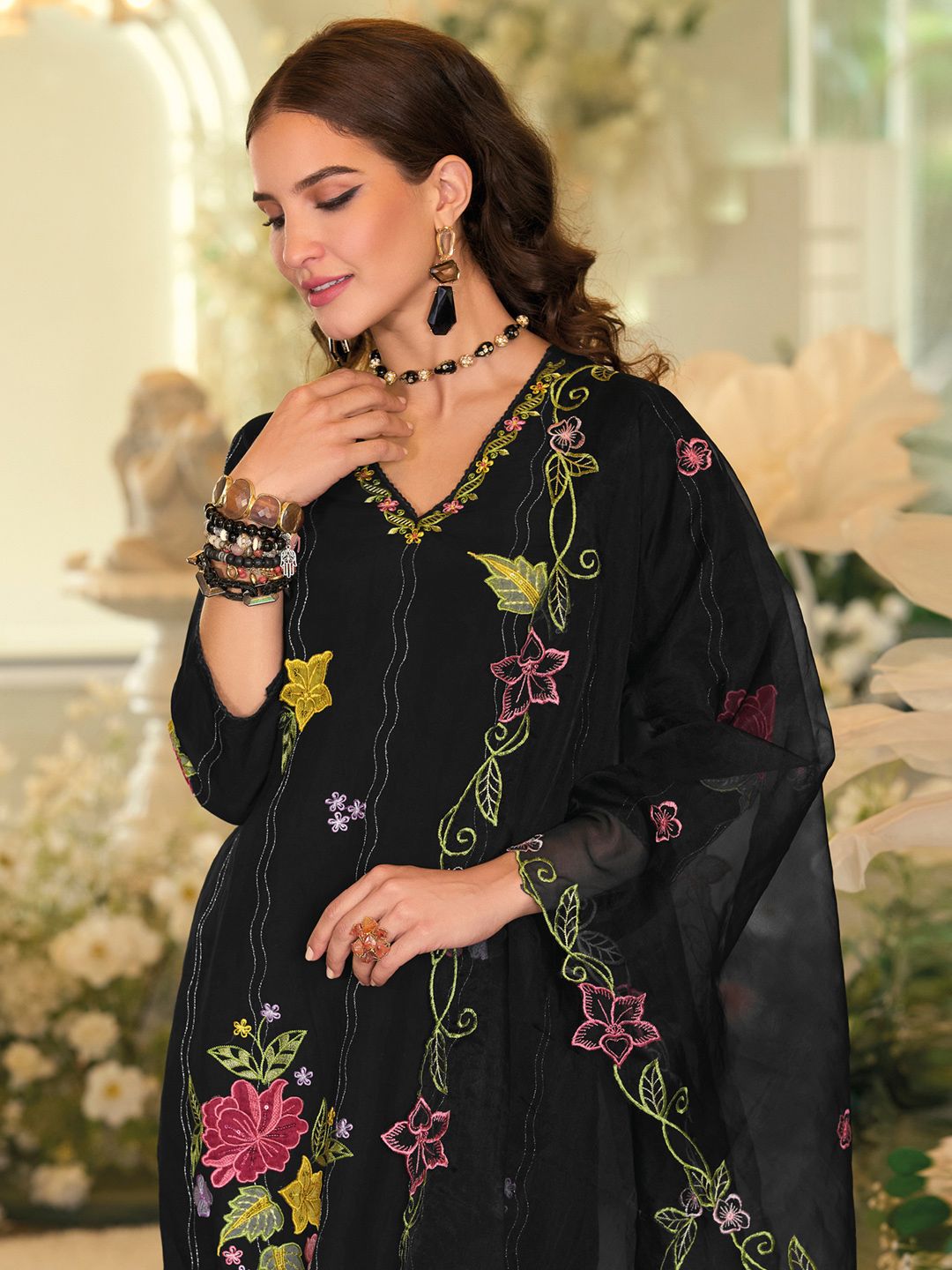 Floral Embroidered Thread Work Straight Kurta With Trousers And Dupatta