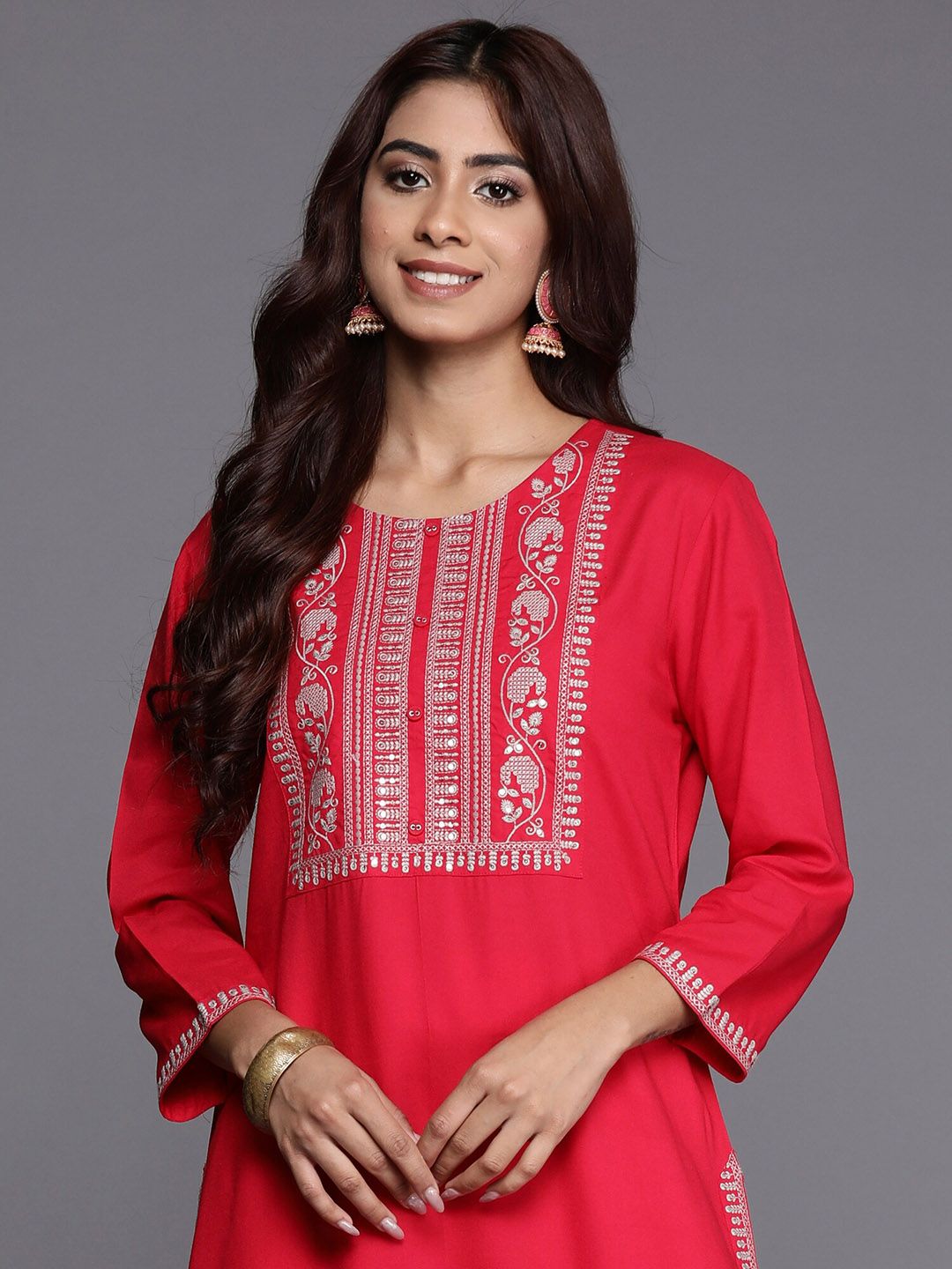 Dhiyona IE Floral Embroidered Round Neck Sequins Straight Kurta