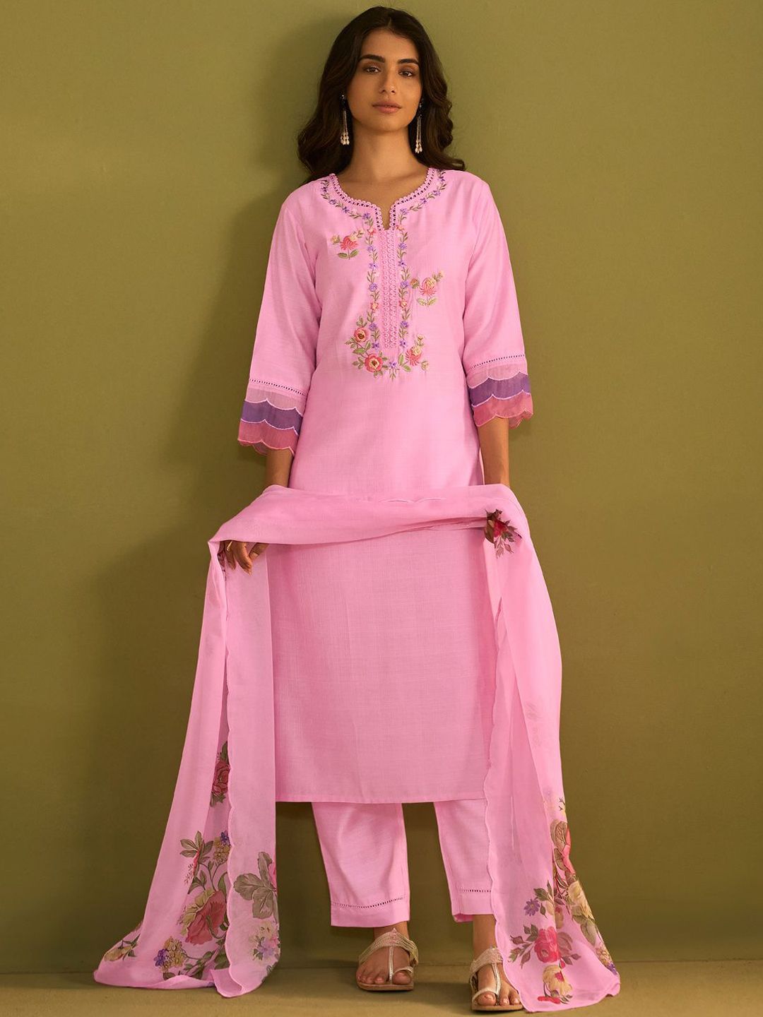 Women Floral Embroidered Regular Thread Work Kurta with Trousers & With Dupatta