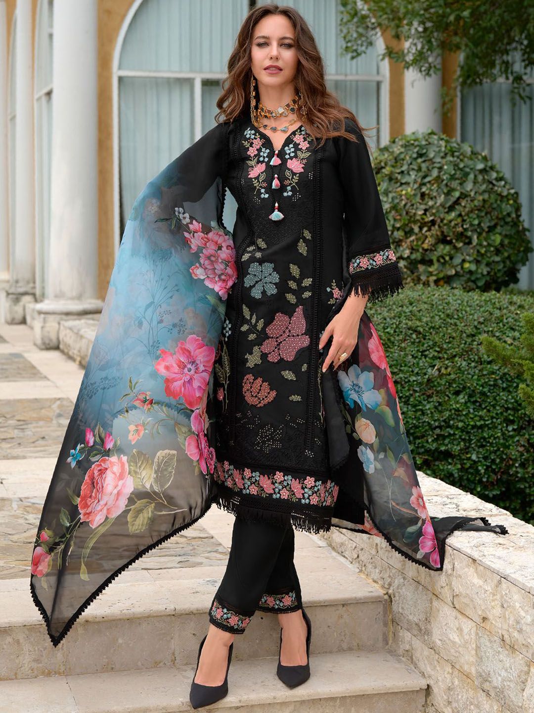 Women Floral Embroidered Regular Thread Work Pure Silk Kurta with Trousers & With Dupatta