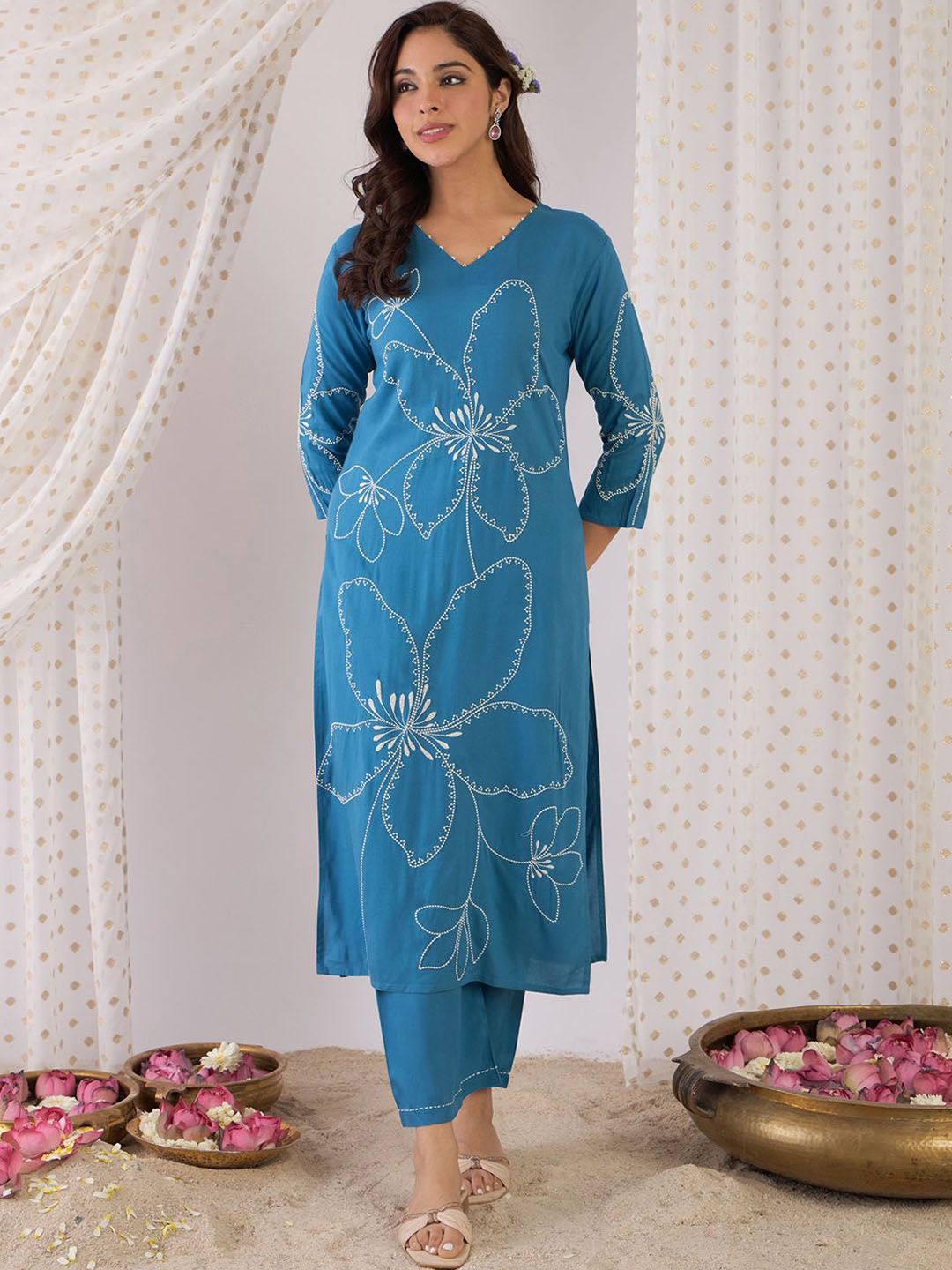 Dhiyona IE Floral Embroidered V-Neck Thread Work Straight Kurta With Trousers