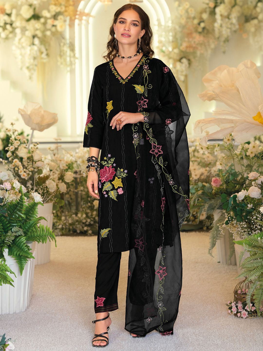 Floral Embroidered Thread Work Straight Kurta With Trousers And Dupatta