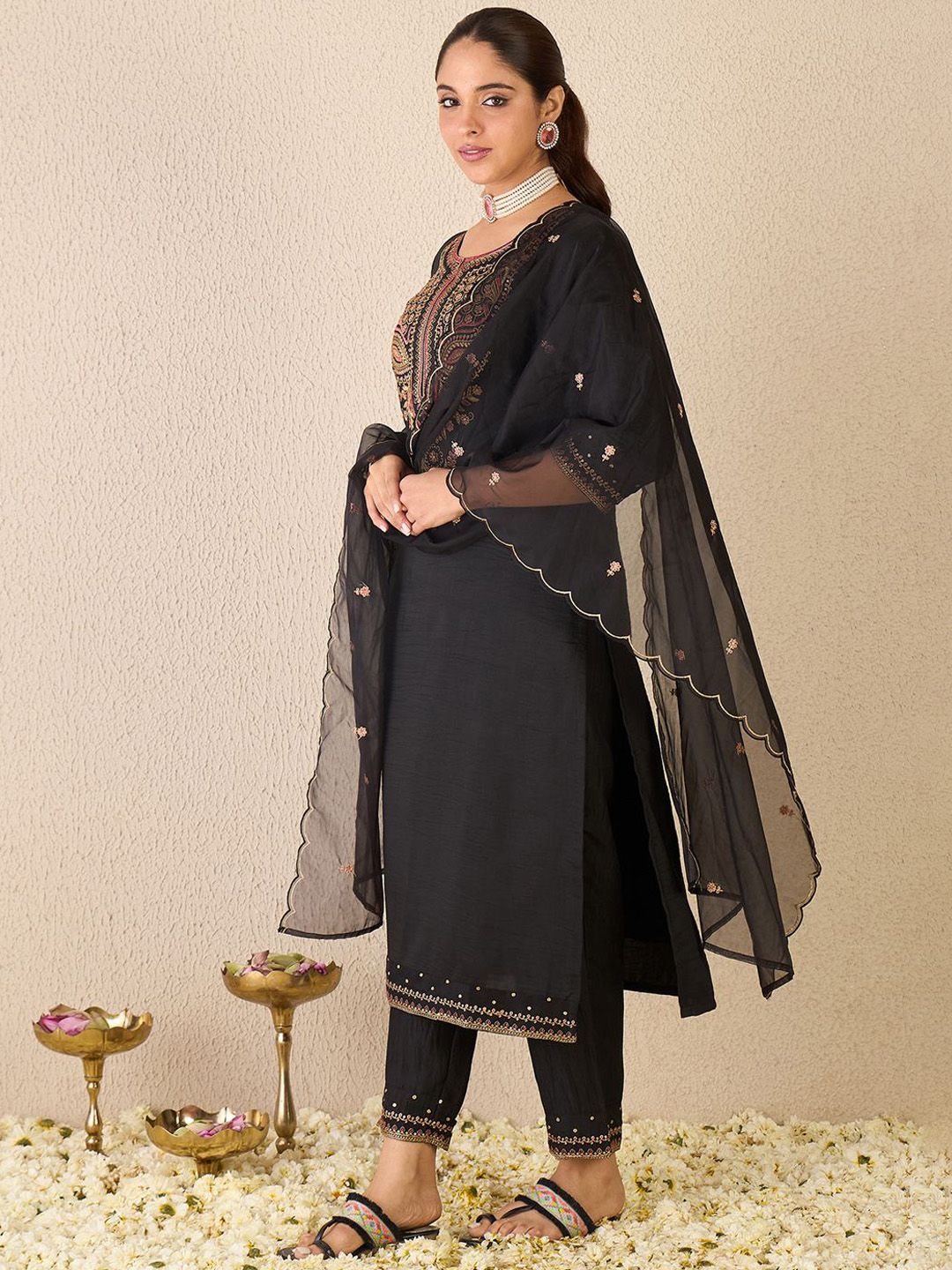 Ethnic Motifs Embroidered Round Neck Pure Cotton Kurta With Trousers & Dupatta