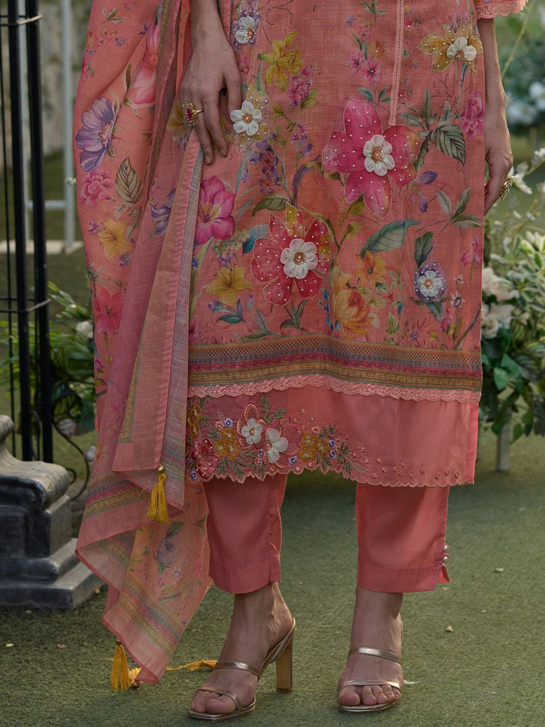 Women Floral Embroidered Linen Kurta with Trousers & Dupatta