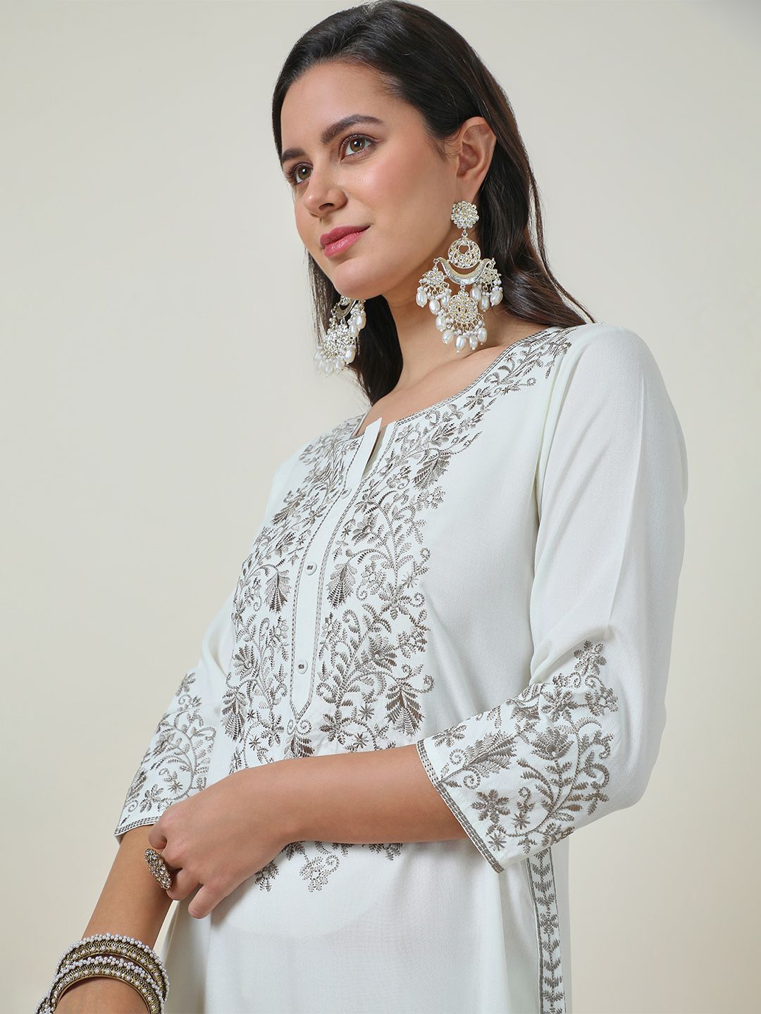 Dhiyona SO Women's Rayon Embroidered Kurta Set With Thread Work