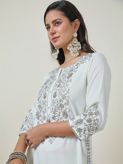 Dhiyona SO Women's Rayon Embroidered Kurta Set With Thread Work