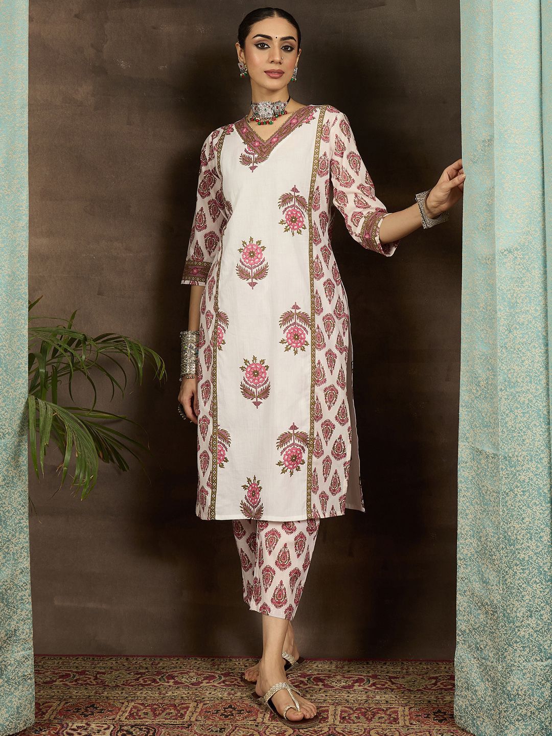 Ethnic Motifs Printed Regular Pure Cotton V-Neck Straight Kurta with Trousers