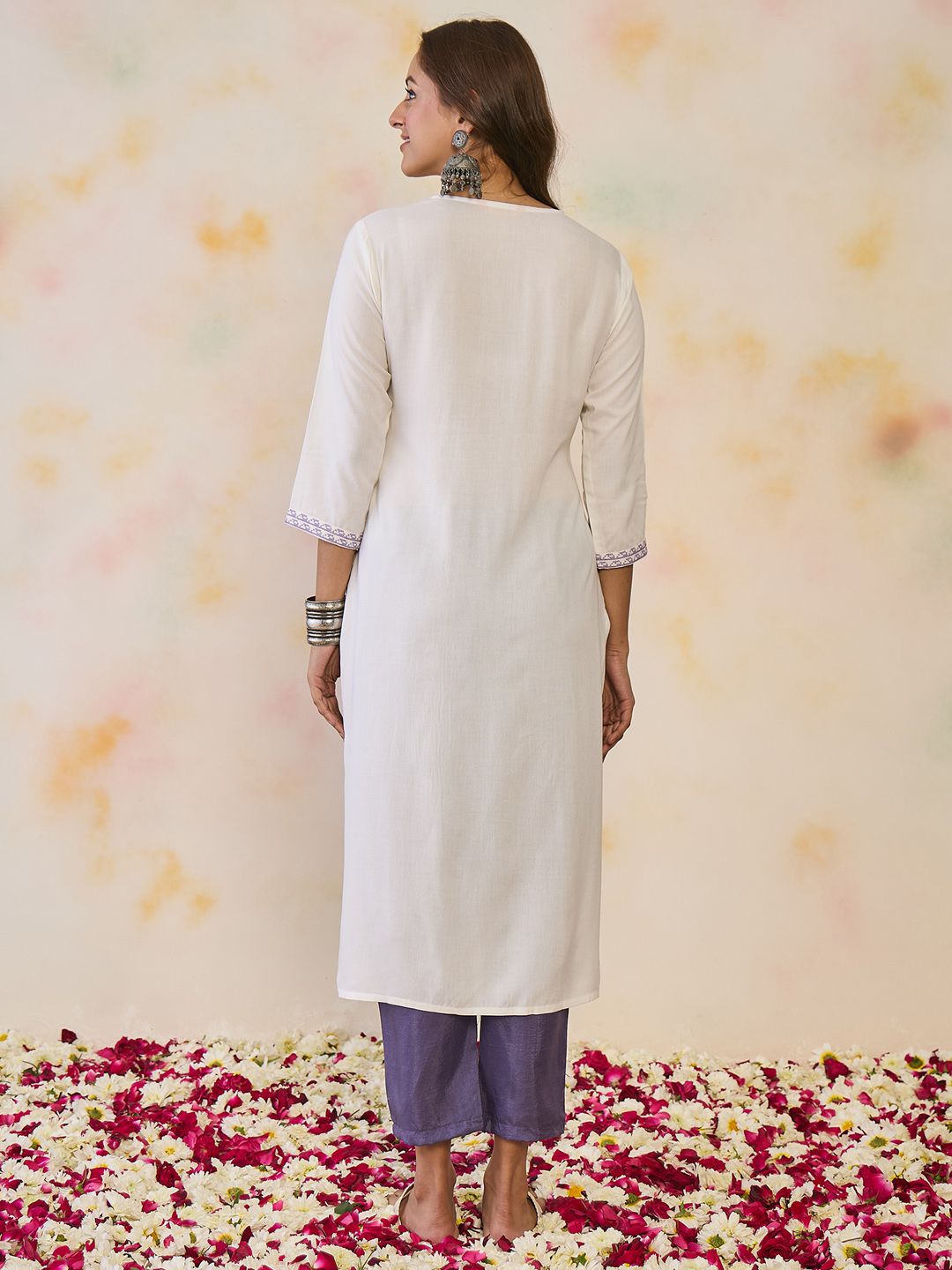 Dhiyona IE Women Ethnic Motifs Embroidered Thread Work Floral Kurta