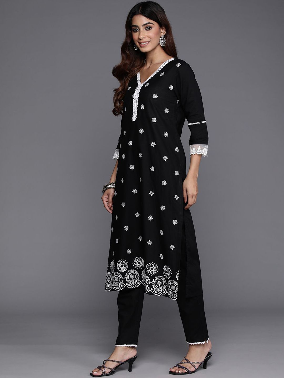 Dhiyona VA Women'sFloral Embroidered V-Neck Pure Cotton Straight Kurta with Trousers & Dupatta