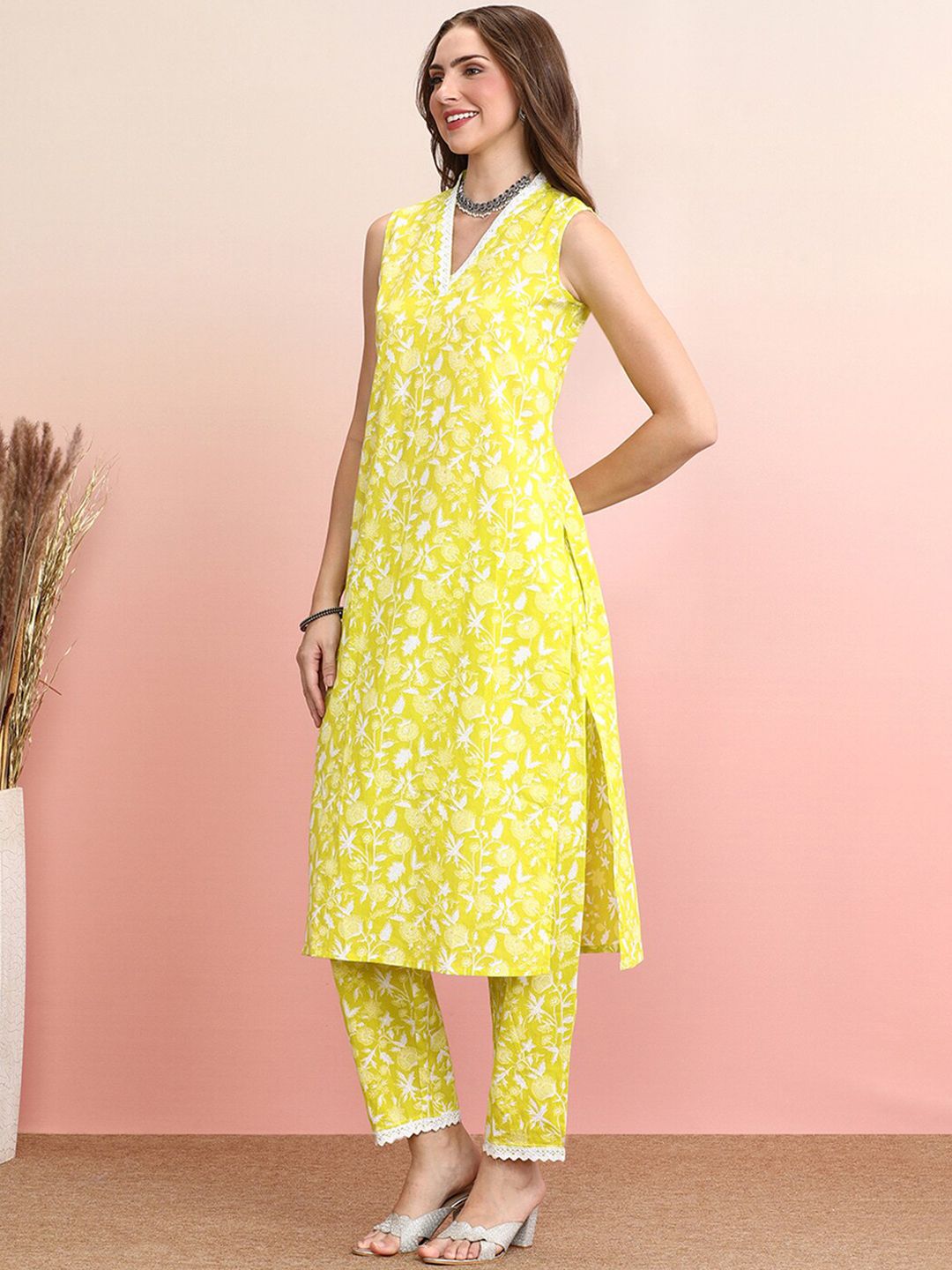 Floral Printed Regular Pure Cotton V-Neck Sleeveless Straight Kurta With Trouser