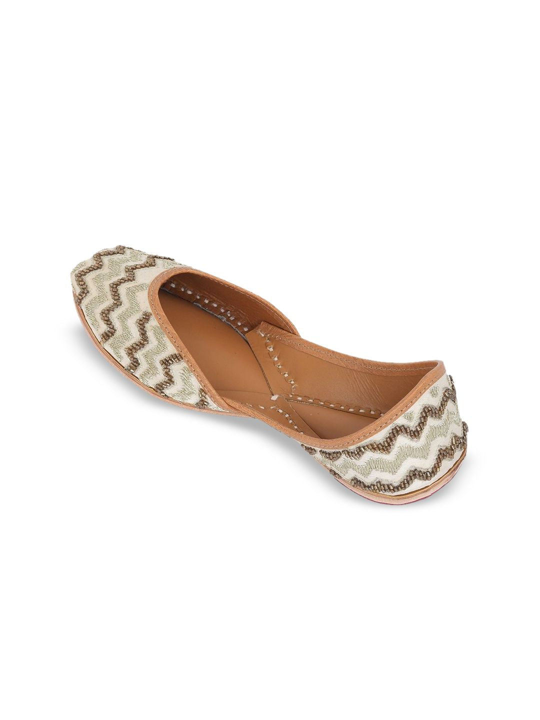 Dhiyona HOP Embroidered Slip-On Mojaris