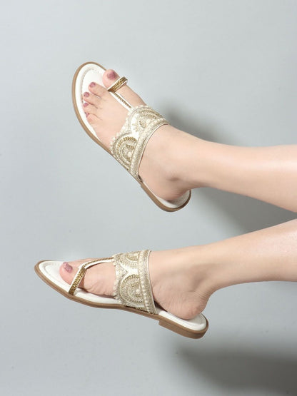 Dhiyona AK Women Embellished Embroidered One Toe Flats