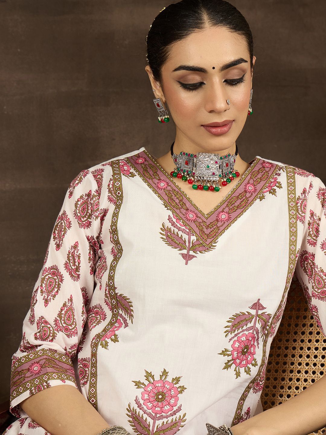 Ethnic Motifs Printed Regular Pure Cotton V-Neck Straight Kurta with Trousers