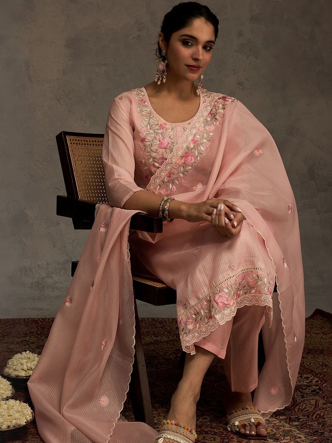Floral Embroidered Round Neck Thread Work Straight Kurta & Trousers With Dupatta