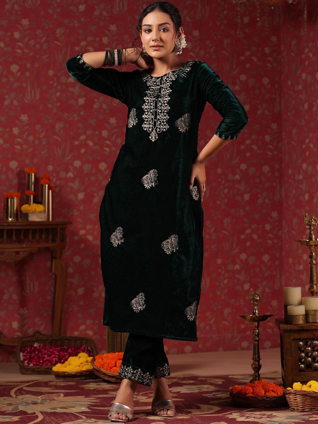 Dhiyona IS Women's Green Paisley Embroidered Regular Velvet Kurta with Trousers