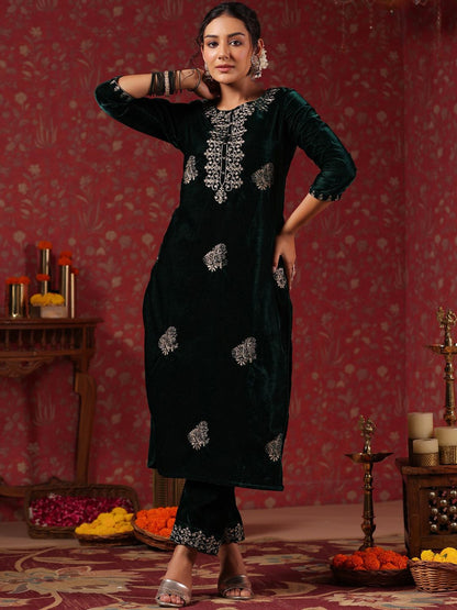 Dhiyona IS Women's Green Paisley Embroidered Regular Velvet Kurta with Trousers