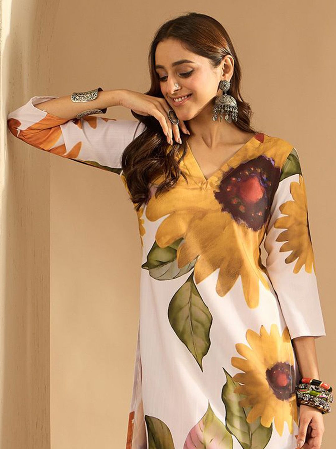 Dhiyona IE Women Floral Printed Regular Kurta with Trousers