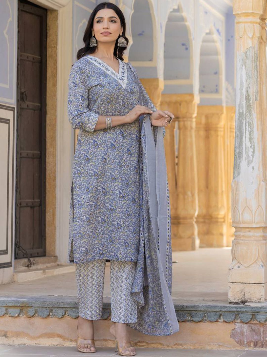 Dhiyona VA Women'sPaisley Printed Regular Thread Work Kurta with Trousers & With Dupatta