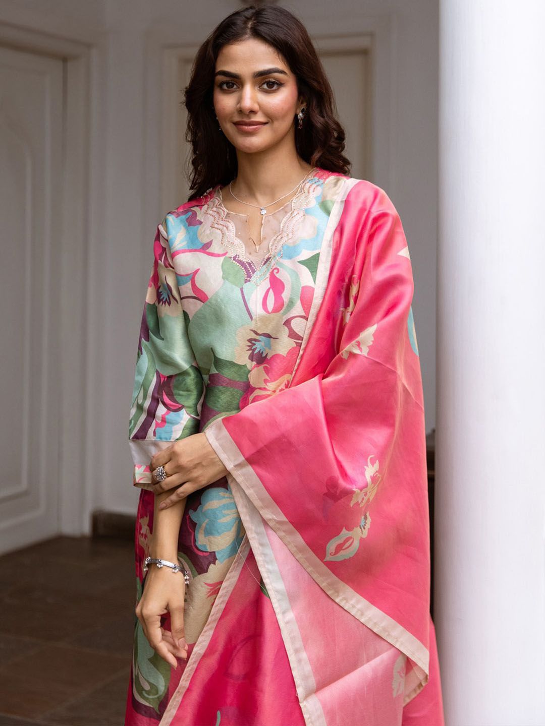 Women Floral Printed Regular Kurta with Trousers & With Dupatta