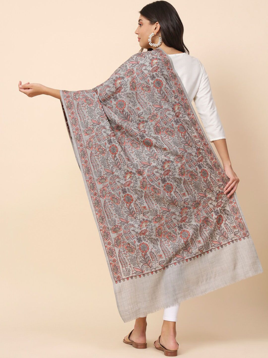 Dhiyona PA Floral Embroidered Woolen Shawl