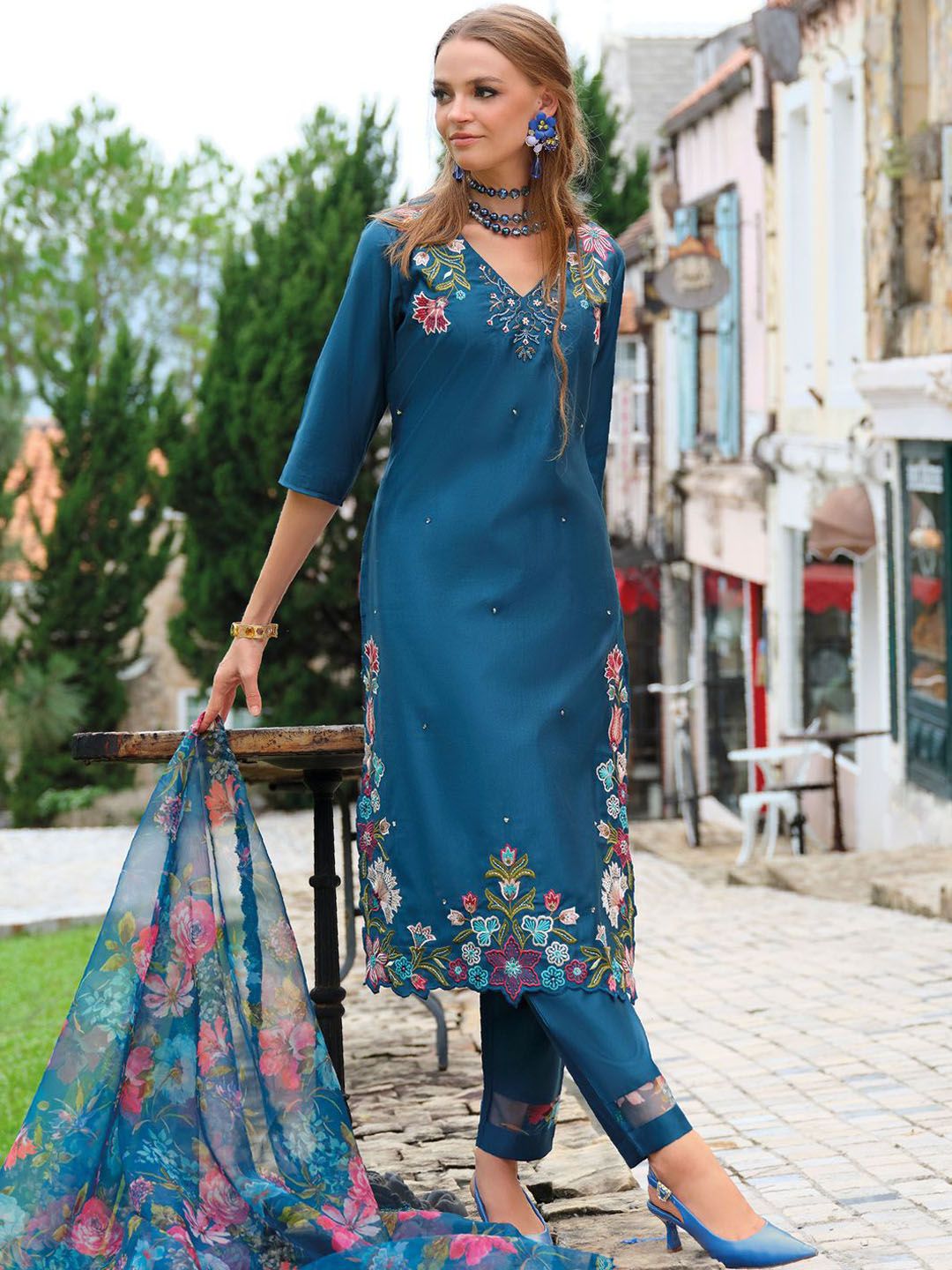 Women Floral Embroidered Thread Work Liva Kurta with Trousers & Dupatta