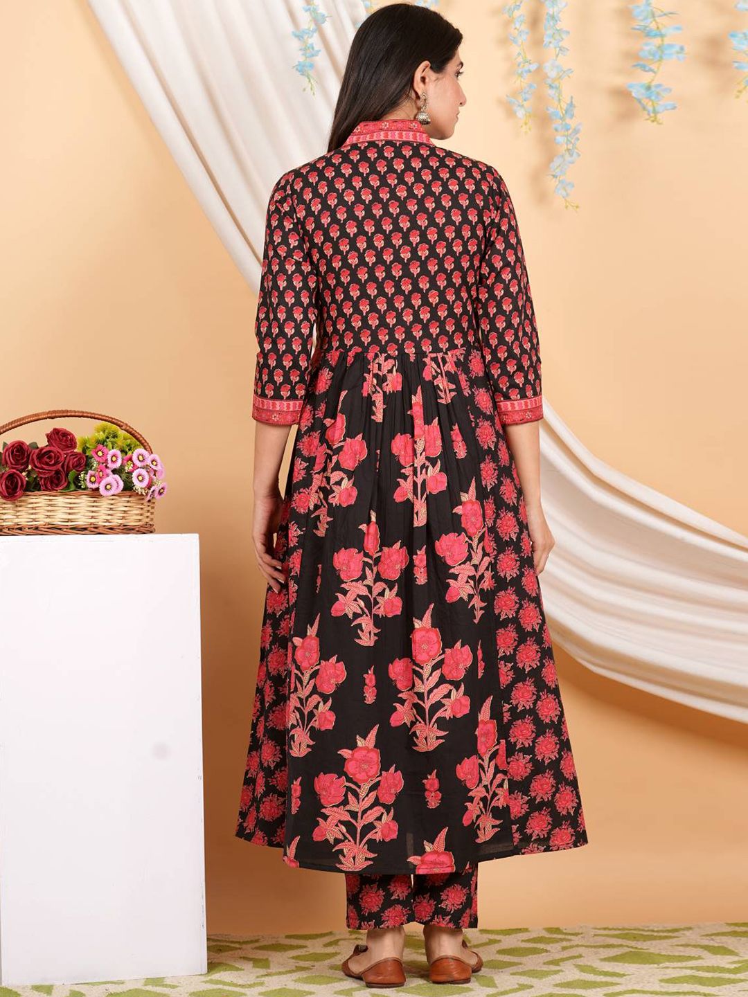 Dhiyona VA Women'sFloral Printed Empire Mirror Work Pure Cotton Kurta with Trousers & With Dupatta