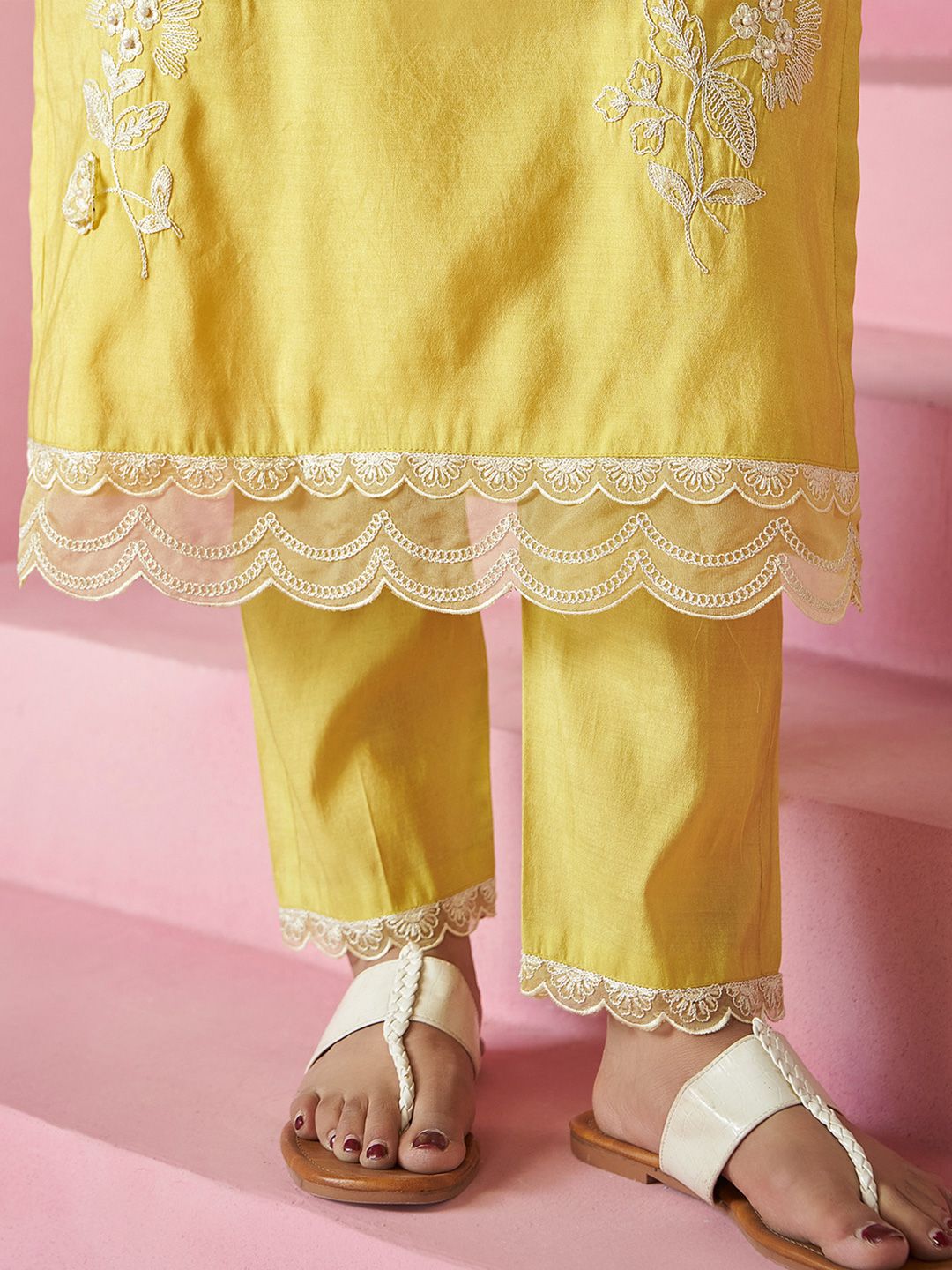 Women Floral Embroidered Kurta with Trousers & Dupatta