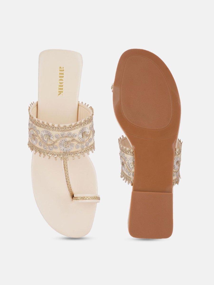 Dhiyona AK Dhiyona AK White Embellished One Toe Ethnic Flats