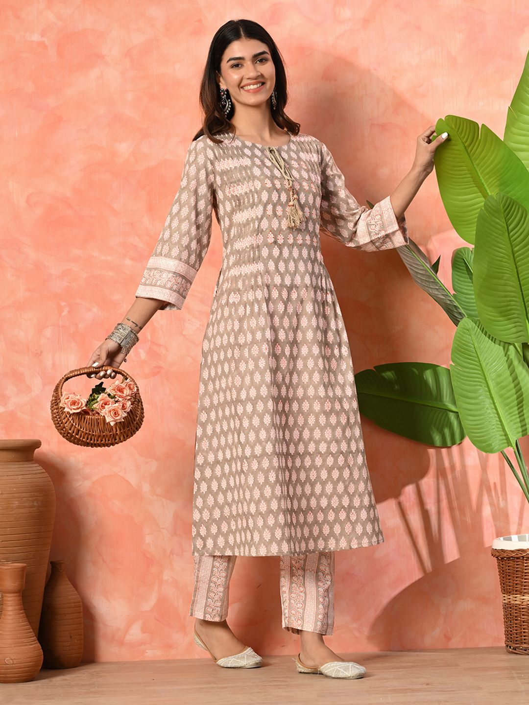 Dhiyona SN Women's Grey Cotton printed kurta and pant set
