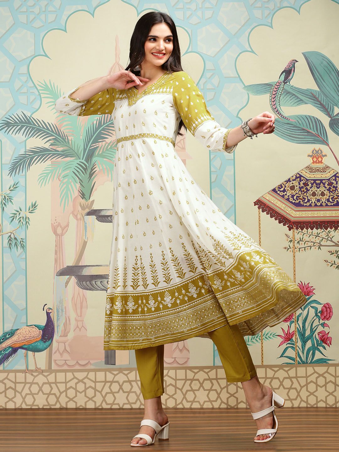 Dhiyona IS Women's Floral Printed Notch Neck Anarkali Kurta with Trousers