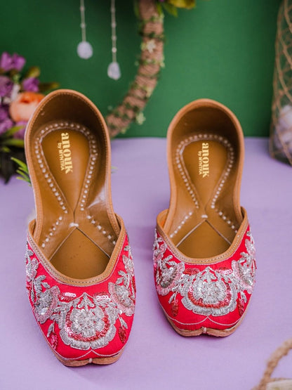 Dhiyona AK Women Red & Silver Toned Ethnic Embellished Mojaris