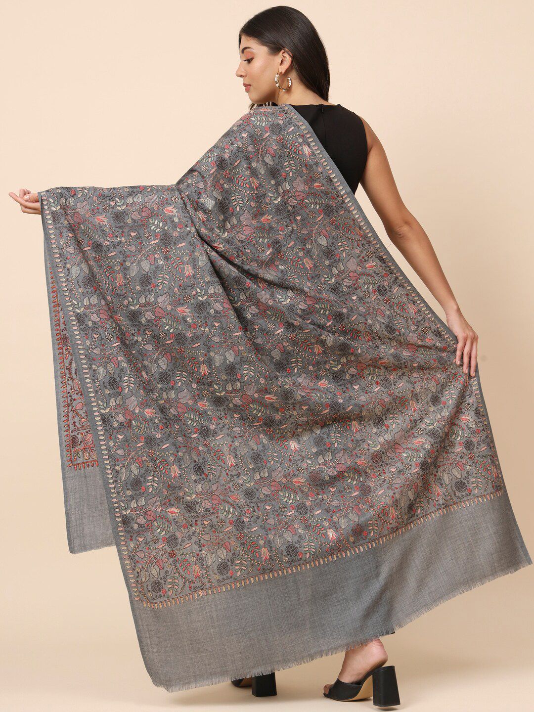 Dhiyona PA Women Floral Embroidered Pure Woollen Shawl