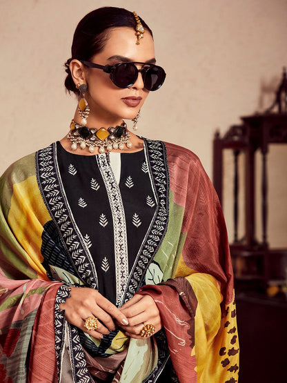Dhiyona IE Women Floral Printed Regular Thread Work Kurta Trousers With Dupatta