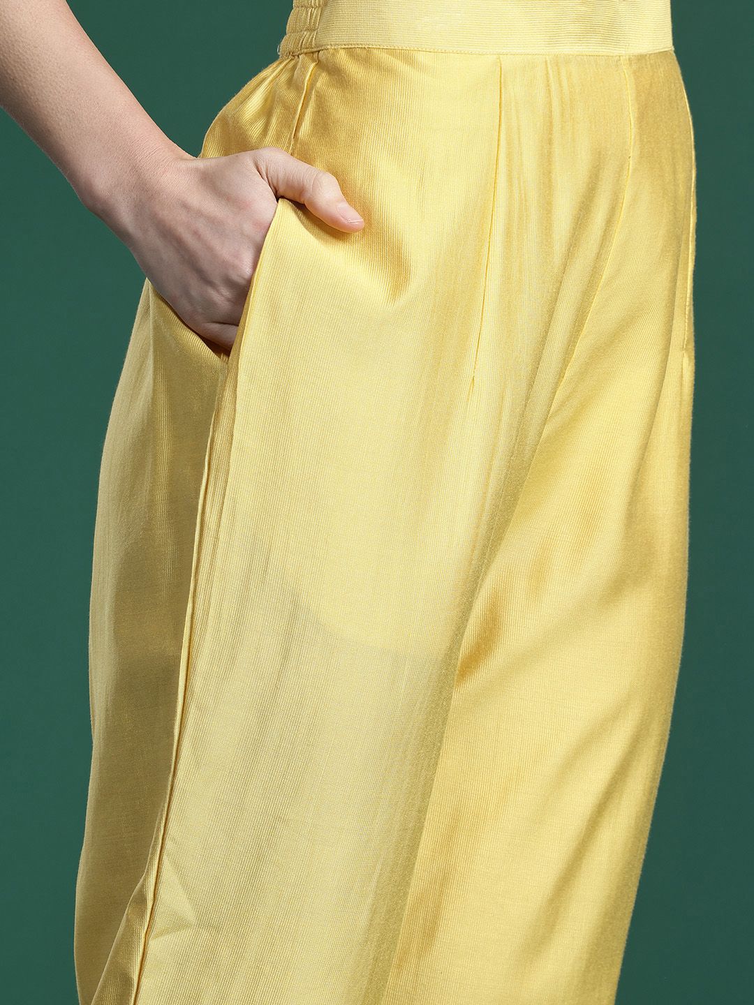 Floral Embroidered Thread Work Liva Kurta with Trousers & With Dupatta