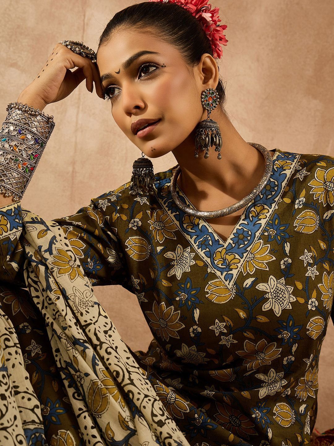 Dhiyona IE Women Floral Printed Regular Pure Cotton Kurta with Trousers & With Dupatta