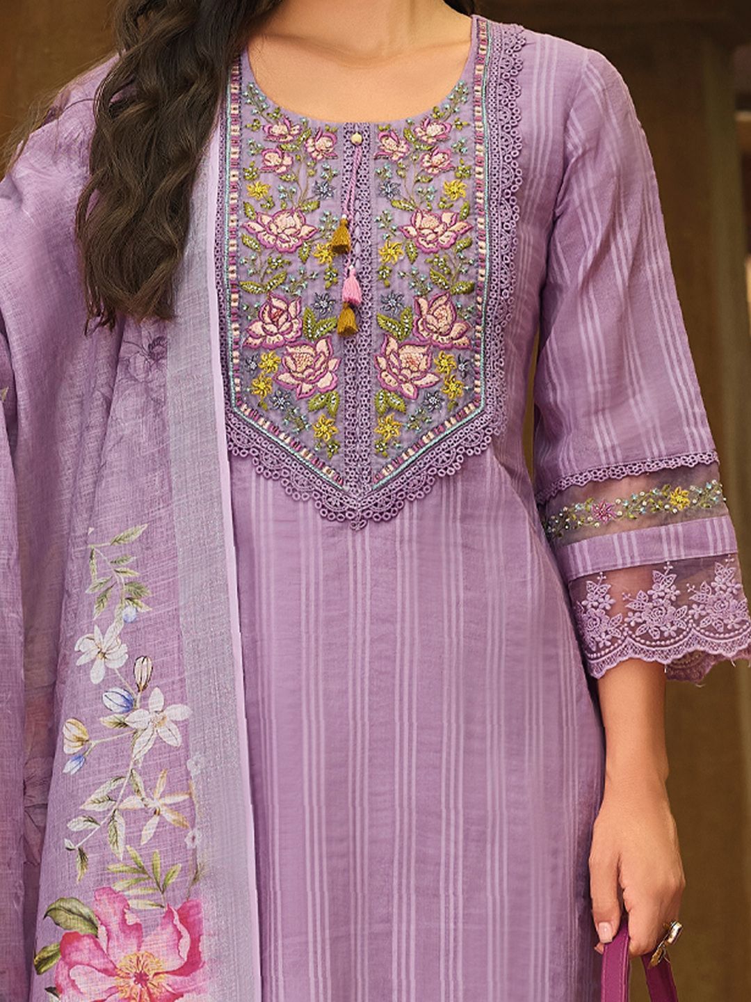 Women Floral Yoke Design Thread Work Linen Kurta with Trousers & With Dupatta