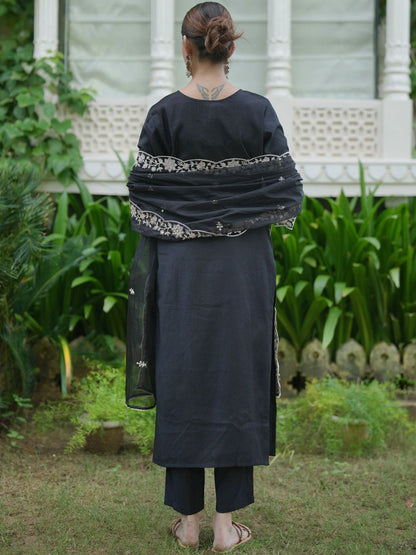 Dhiyona IE Floral Embroidered Thread Work Liva Kurta WithTrousers & Dupatta