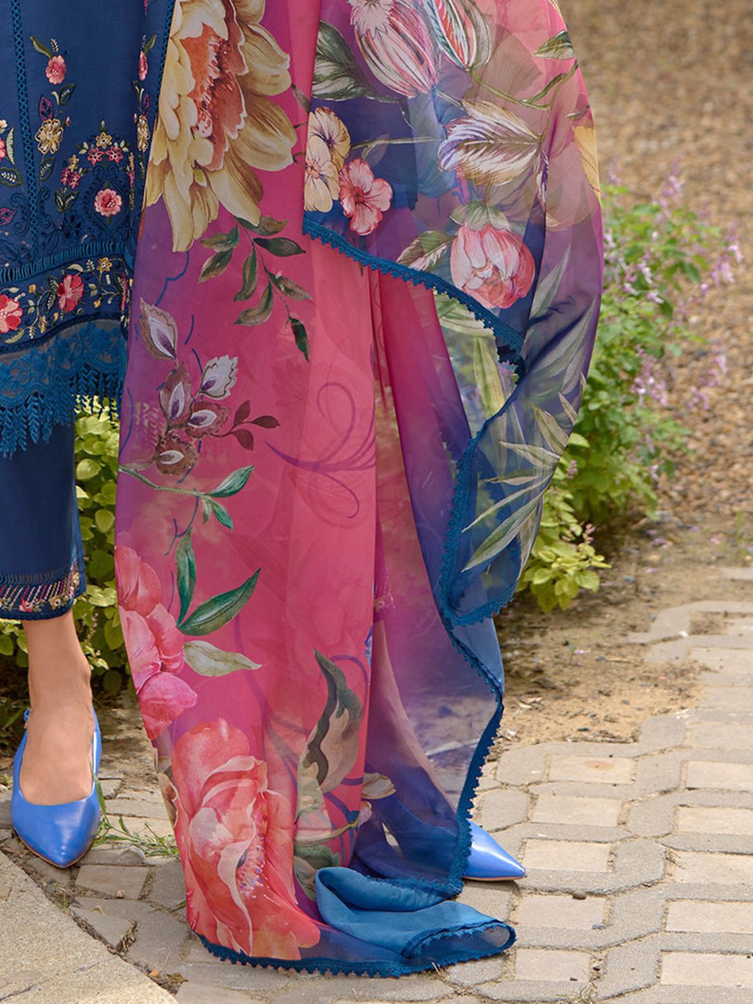 Women Floral Embroidered Panelled Thread Work Pure Silk Kurta with Trousers & With Dupatta