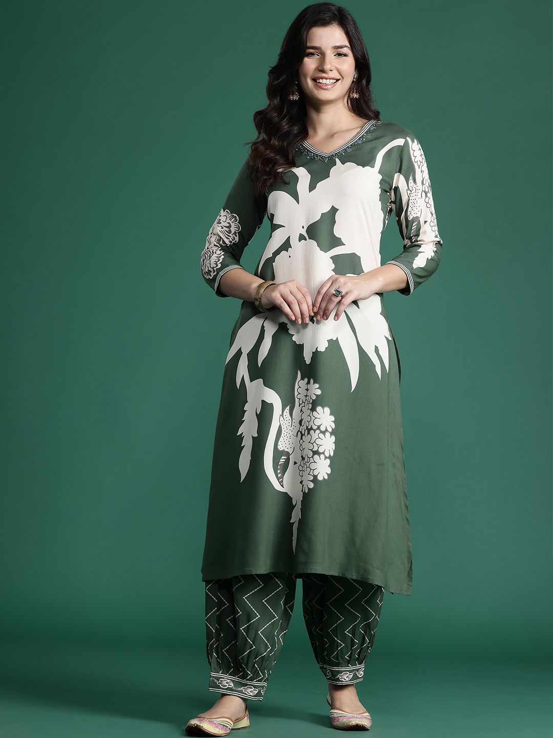 Dhiyona IE Floral Printed Sequinned Kurta with Salwar