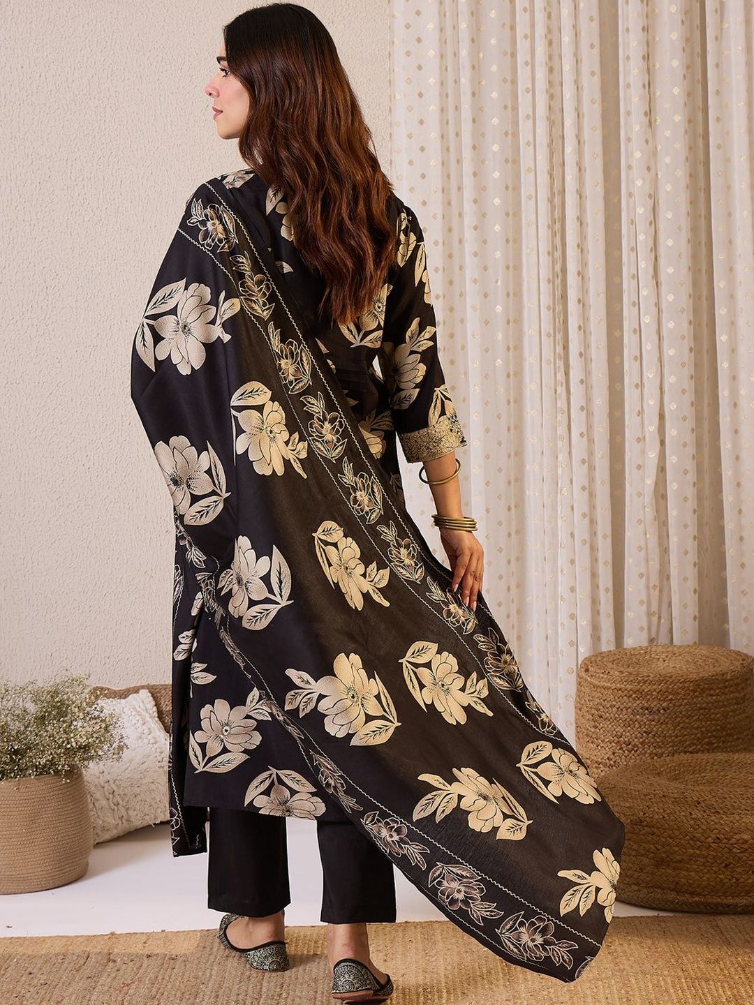 Women Floral Printed Regular Kurta With Trousers & Dupatta