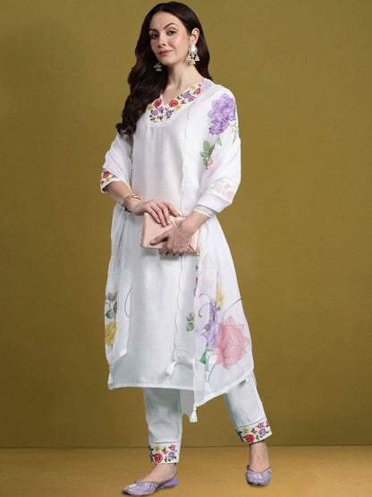 Women Floral Embroidered Regular Thread Work Liva Kurta with Trousers & With Dupatta